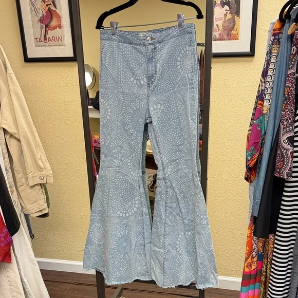 We The Free Light Blue Denim with White Dots - Picture 1 of 4